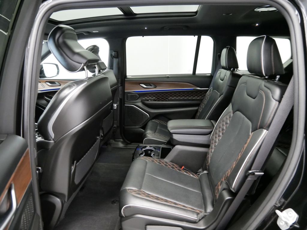 Thumbnail: 2022 Jeep Grand Cherokee L - 17