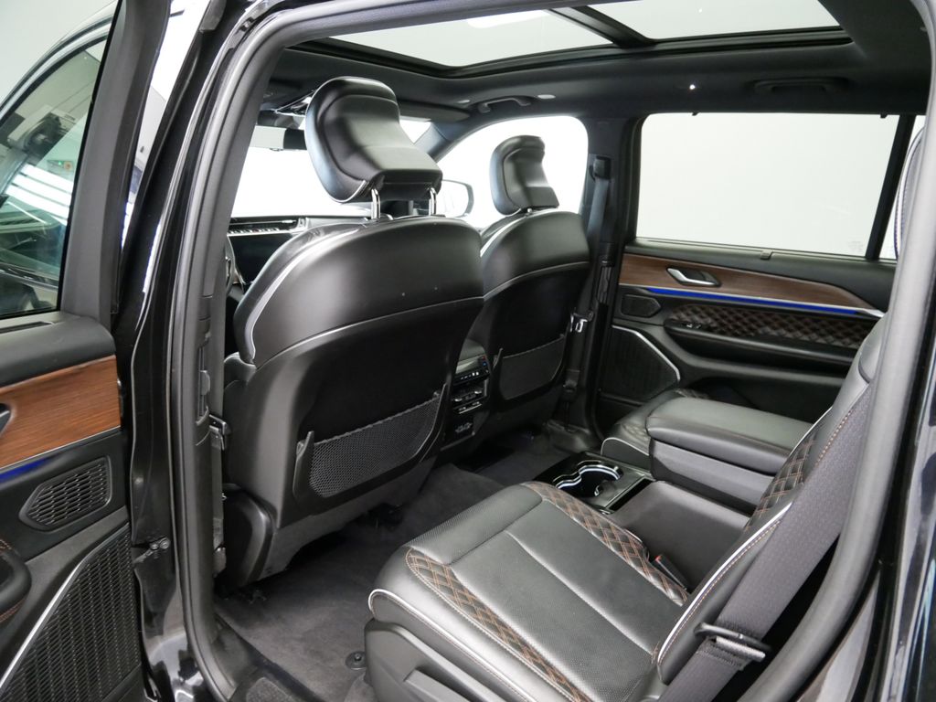 Thumbnail: 2022 Jeep Grand Cherokee L - 11