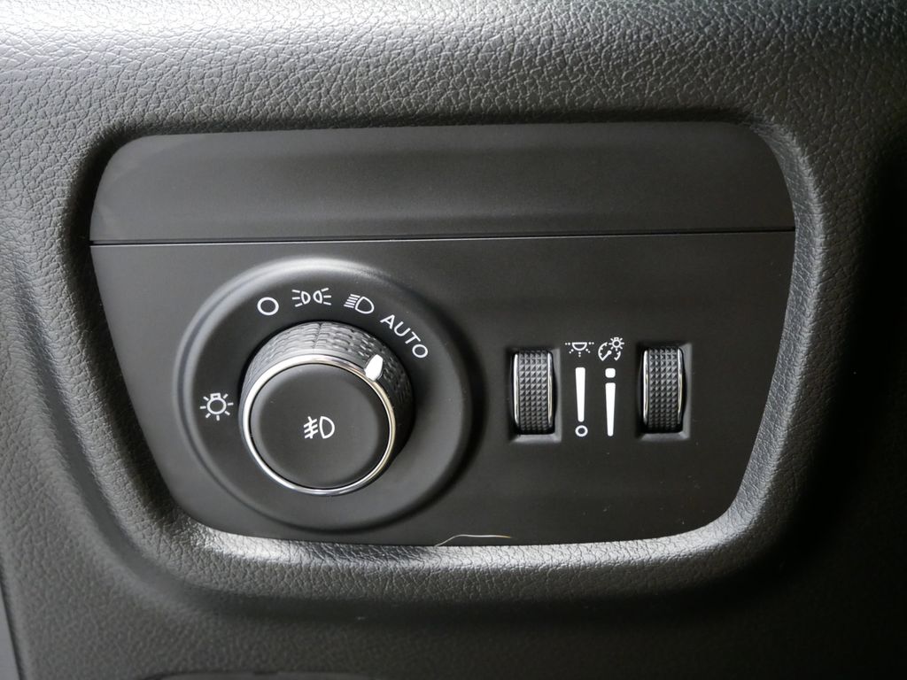 Thumbnail: 2022 Jeep Grand Cherokee L - 25