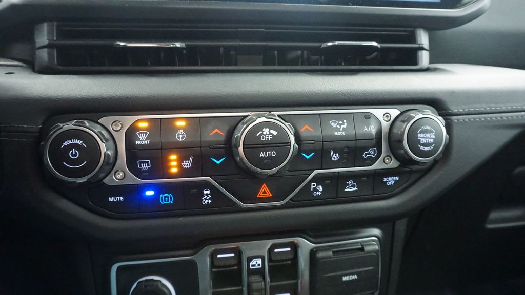 Thumbnail: 2024 Jeep Wrangler - 45