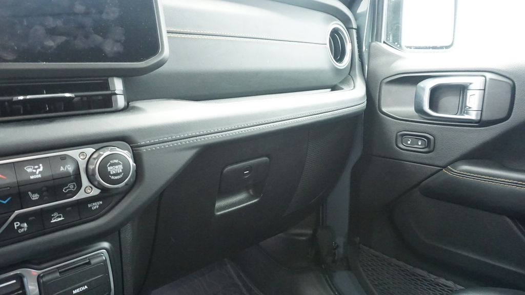 Thumbnail: 2024 Jeep Wrangler - 40