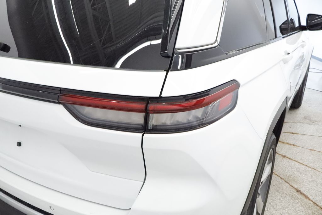 Thumbnail: 2022 Jeep Grand Cherokee - 25
