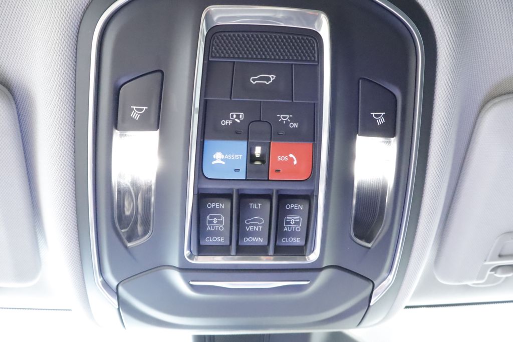 Thumbnail: 2022 Jeep Grand Cherokee - 29