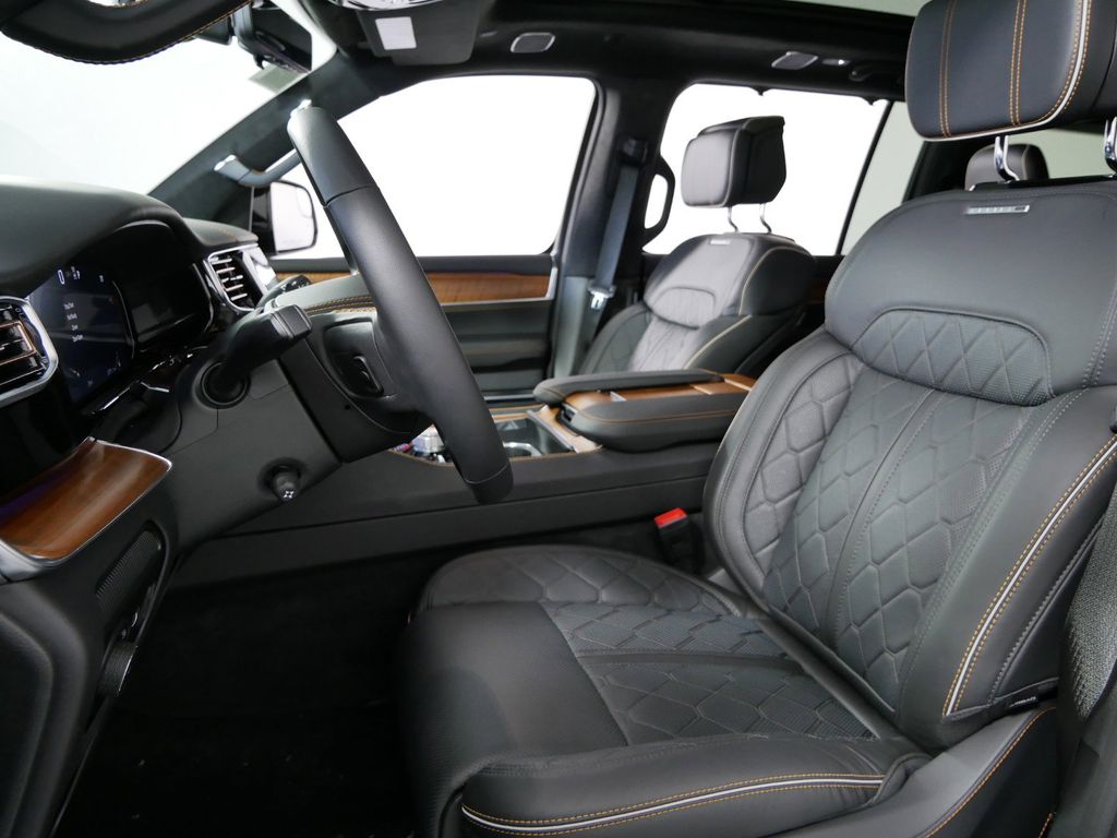 Thumbnail: 2023 Jeep Grand Wagoneer L - 3