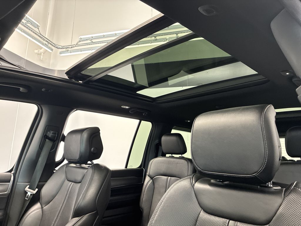 Thumbnail: 2023 Jeep Wagoneer - 23