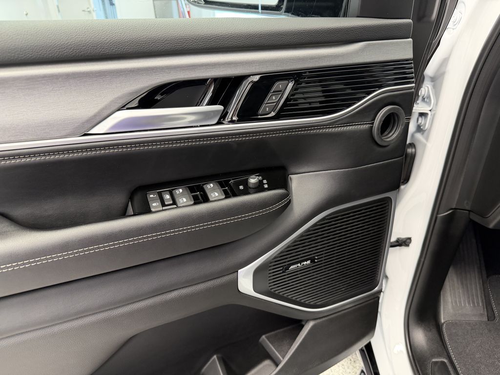 Thumbnail: 2026 Jeep Grand Wagoneer - 31
