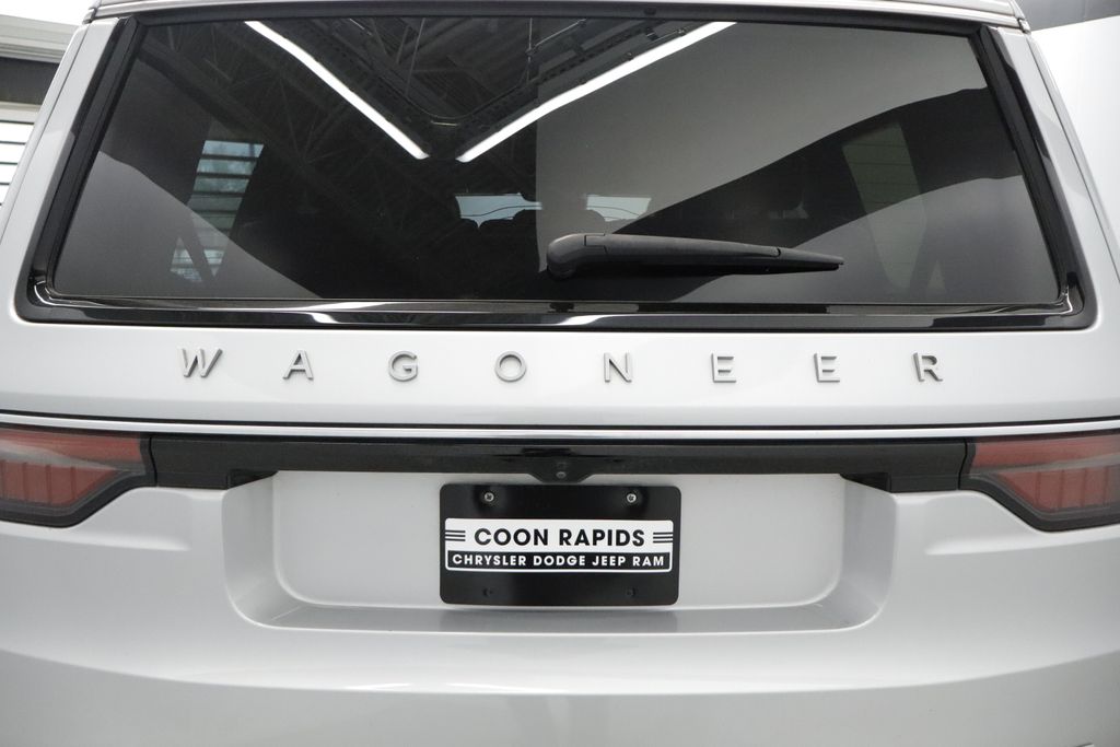 Thumbnail: 2024 Jeep Wagoneer - 24