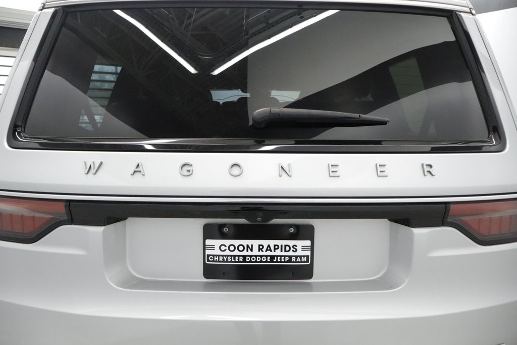Thumbnail: 2024 Jeep Wagoneer - 24