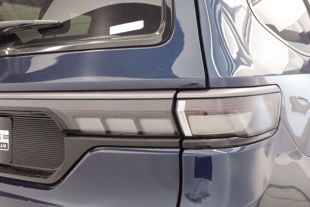 Thumbnail: 2026 Jeep Grand Wagoneer - 22