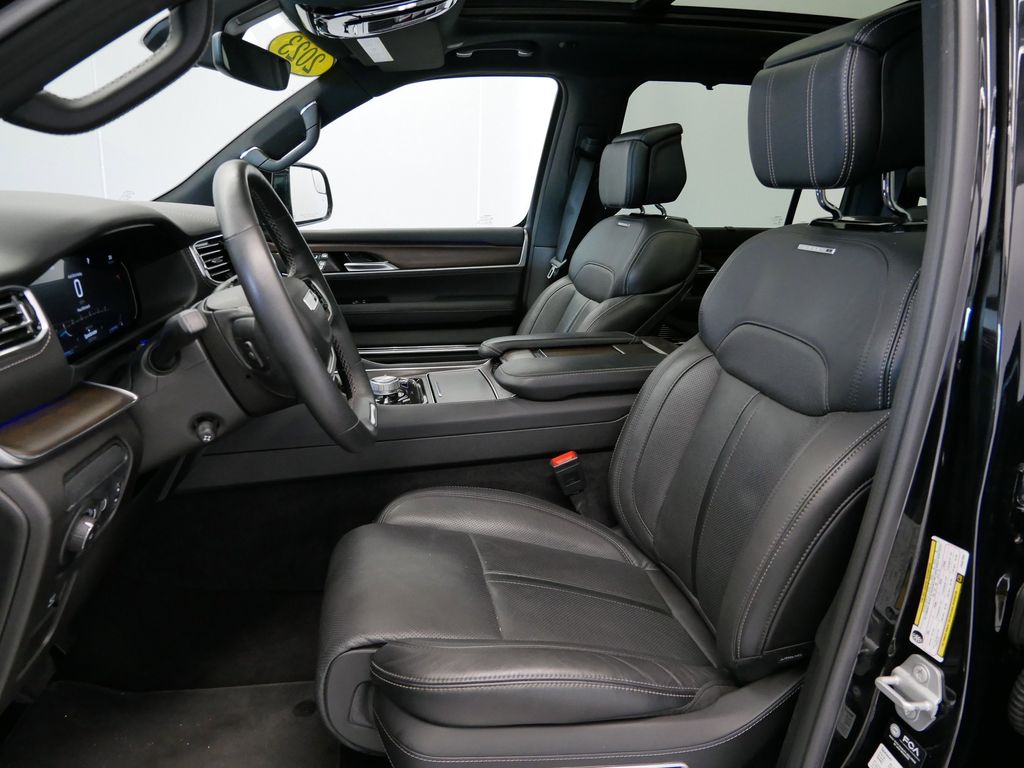 Thumbnail: 2023 Jeep Grand Wagoneer - 9