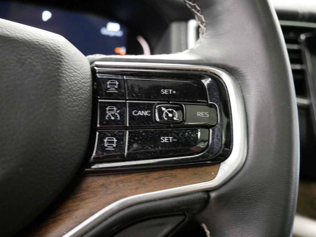 Thumbnail: 2023 Jeep Grand Wagoneer - 30