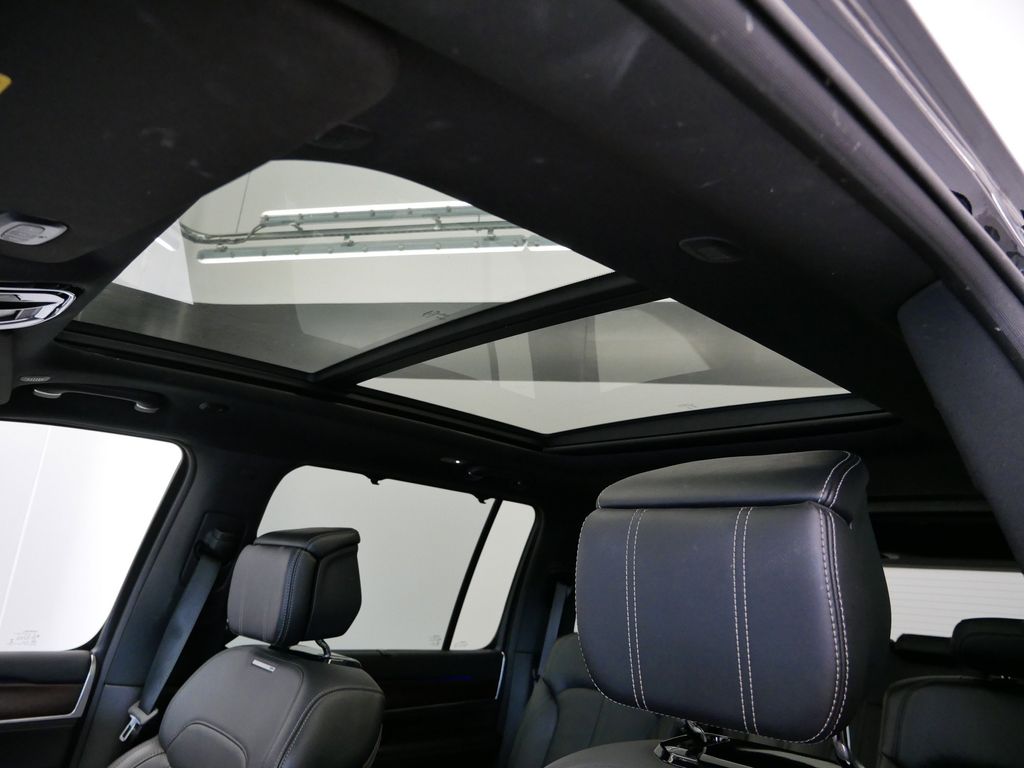 Thumbnail: 2023 Jeep Grand Wagoneer - 19