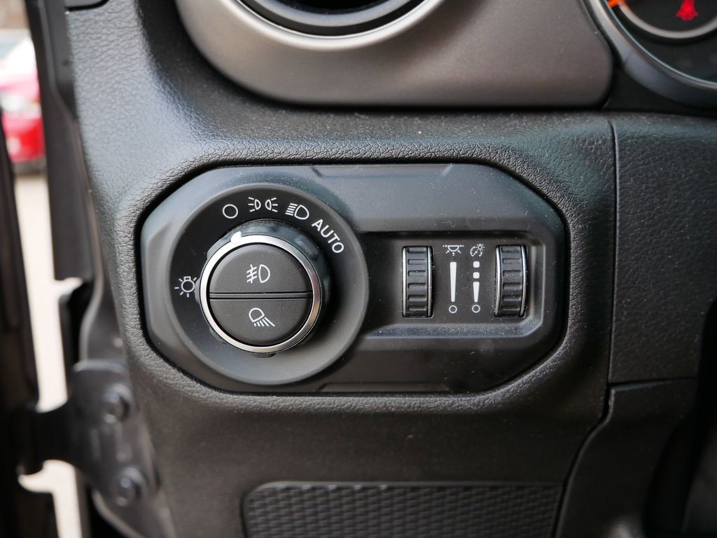 Thumbnail: 2020 Jeep Gladiator - 24