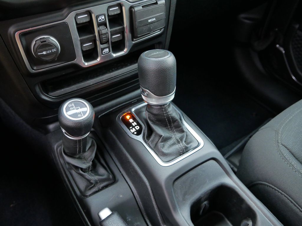 Thumbnail: 2020 Jeep Gladiator - 15