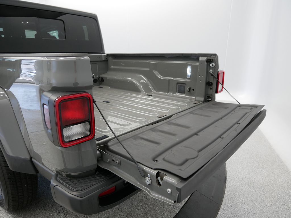 2021 Jeep Gladiator Sport 17