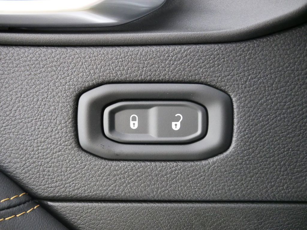 Thumbnail: 2024 Jeep Gladiator - 33