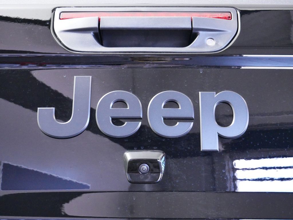 Thumbnail: 2024 Jeep Gladiator - 7