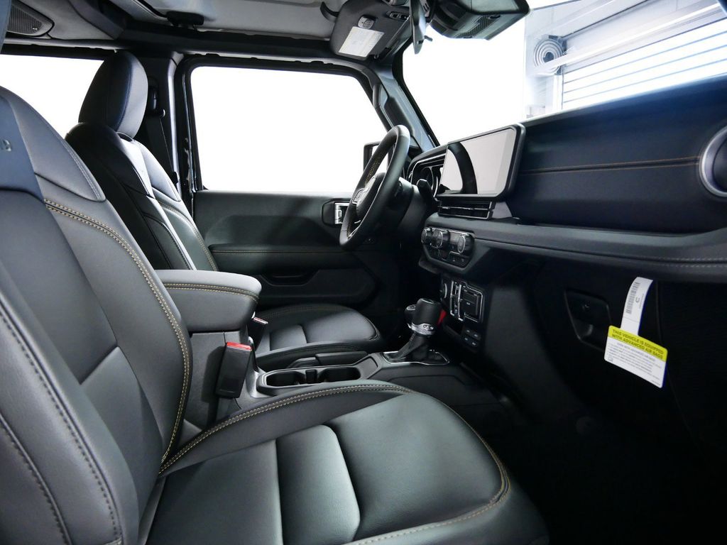 Thumbnail: 2024 Jeep Gladiator - 9