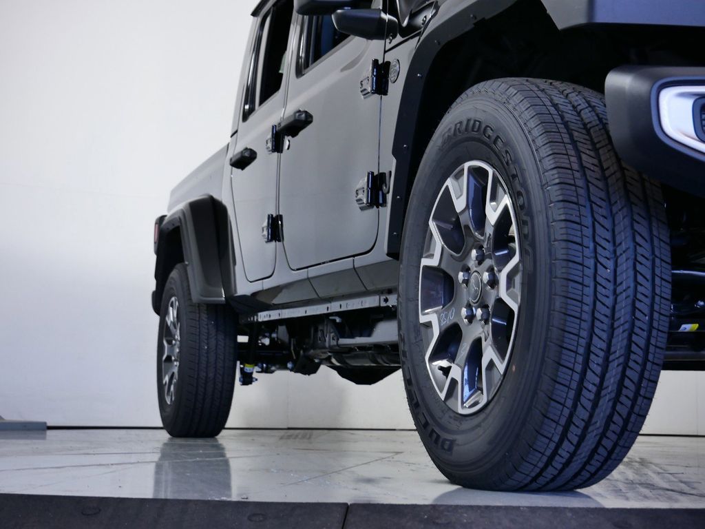 Thumbnail: 2024 Jeep Gladiator - 8