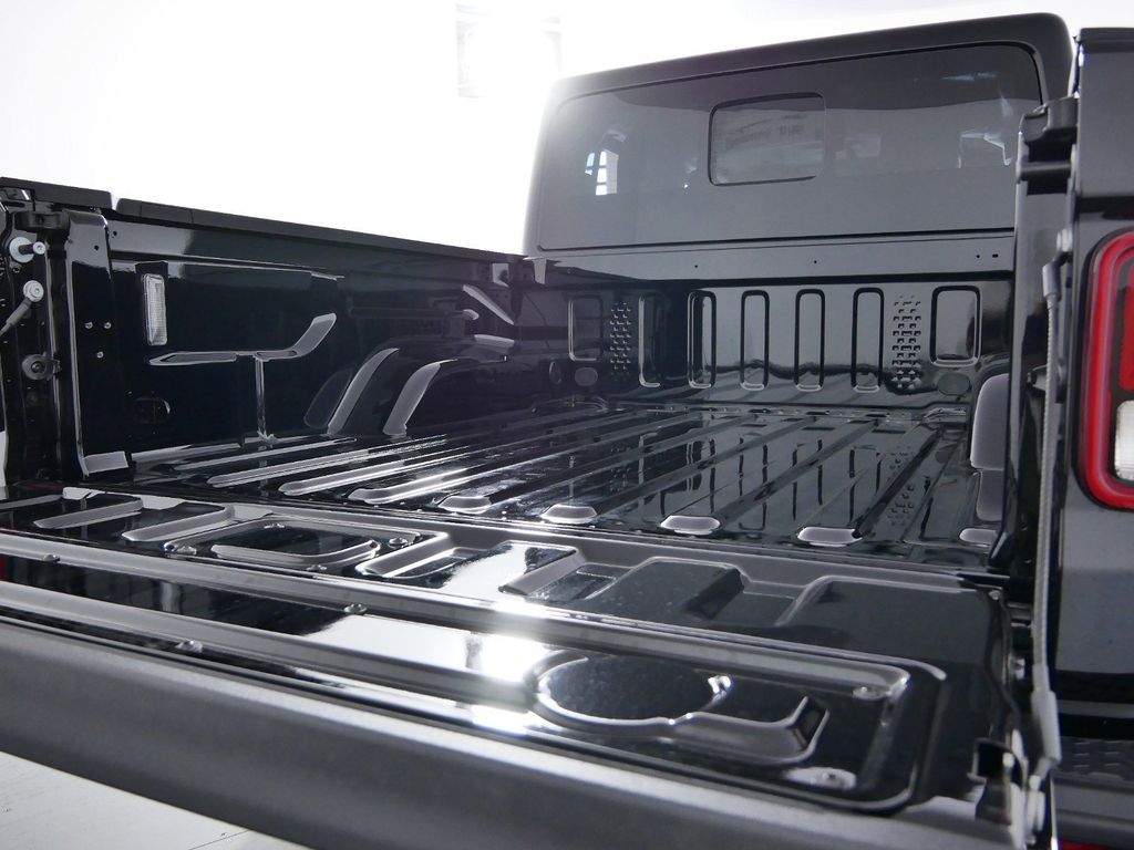 Thumbnail: 2024 Jeep Gladiator - 24