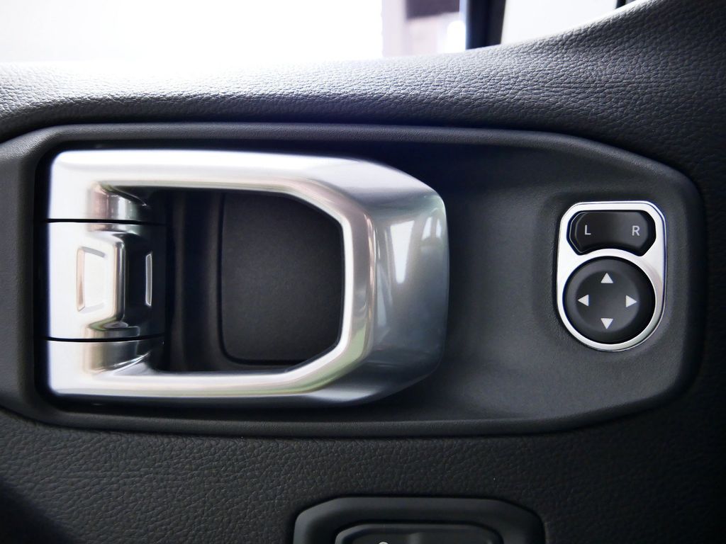 Thumbnail: 2024 Jeep Gladiator - 32