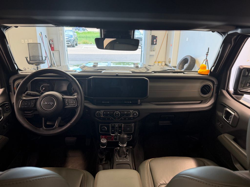 Thumbnail: 2024 Jeep Gladiator - 10