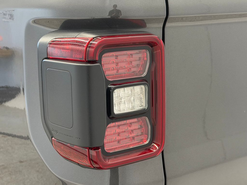 Thumbnail: 2024 Jeep Gladiator - 22