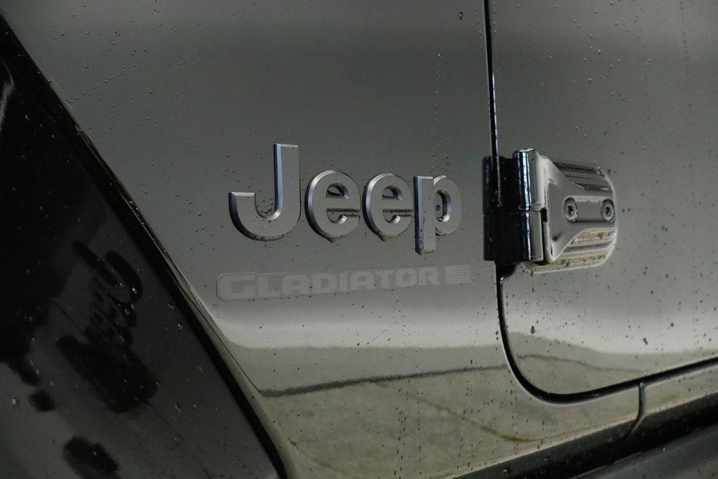 Thumbnail: 2026 Jeep Gladiator - 7