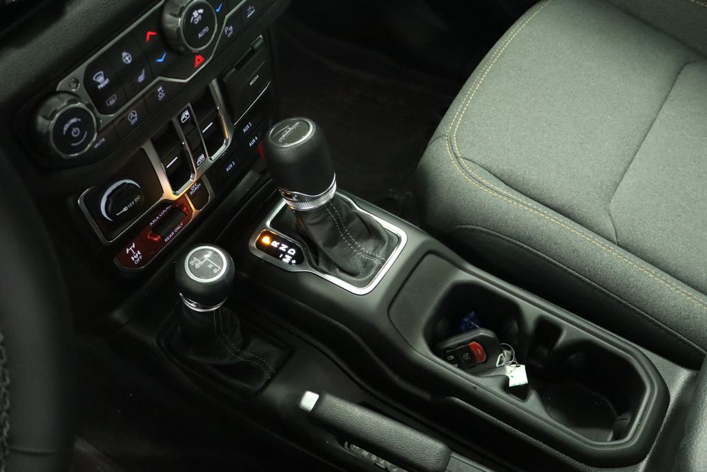 Thumbnail: 2026 Jeep Gladiator - 16