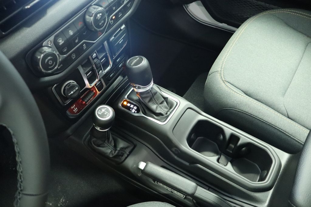 Thumbnail: 2026 Jeep Gladiator - 14