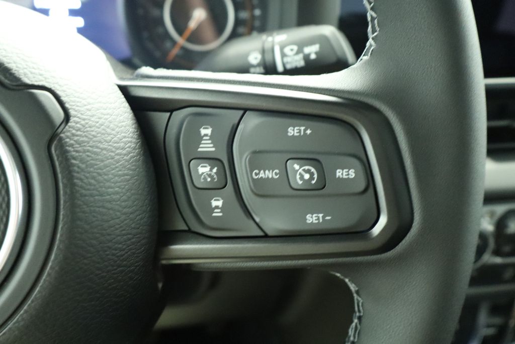 Thumbnail: 2026 Jeep Gladiator - 32