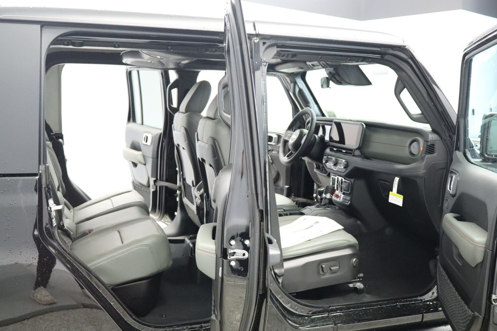 Thumbnail: 2026 Jeep Gladiator - 10