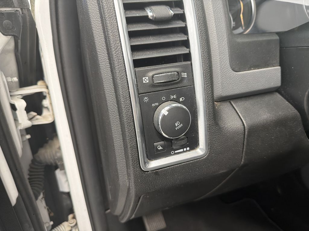 Thumbnail: 2019 RAM 1500 - 33