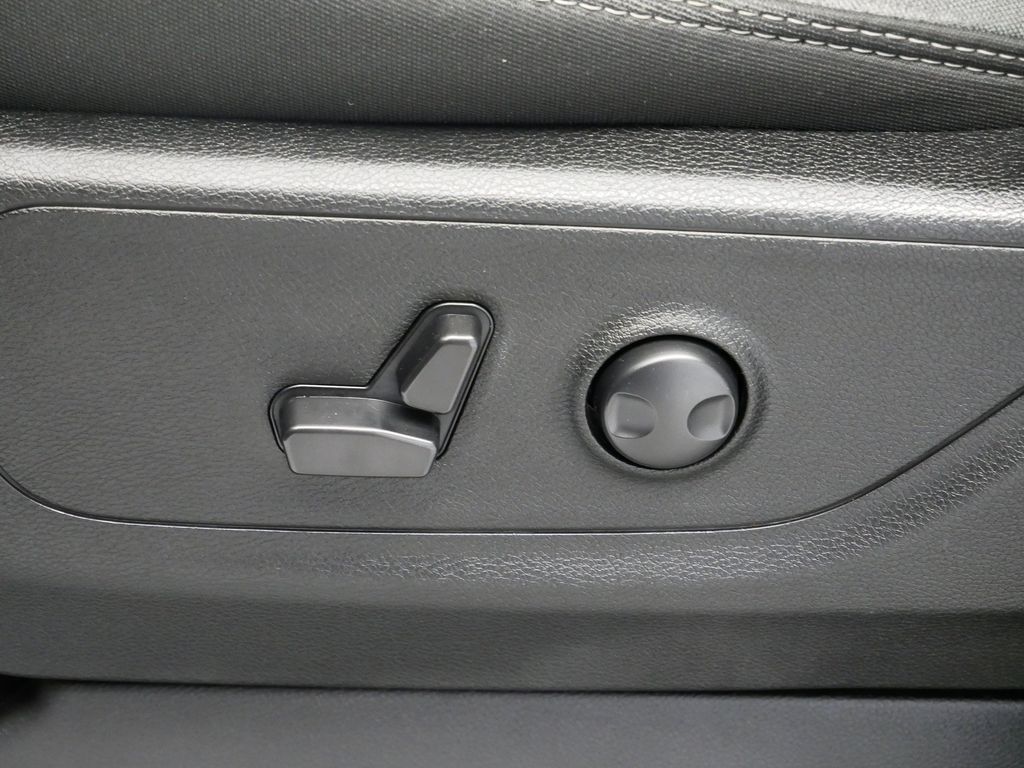 Thumbnail: 2023 RAM 1500 - 17