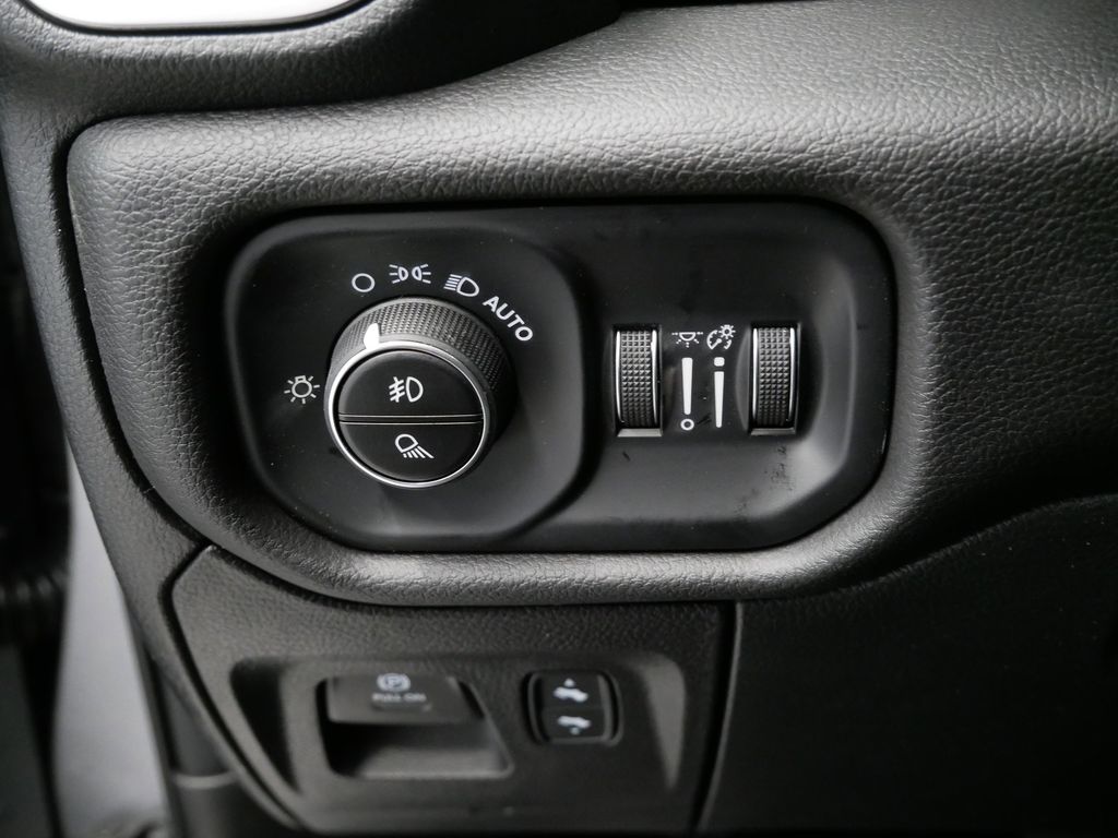 Thumbnail: 2025 RAM 1500 - 37