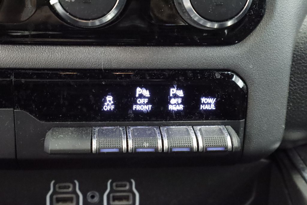 Thumbnail: 2025 RAM 1500 - 29
