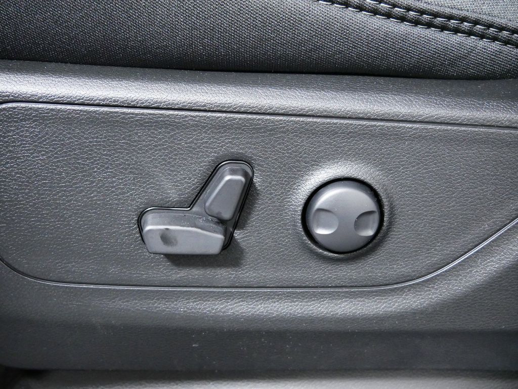 Thumbnail: 2025 RAM 1500 - 36