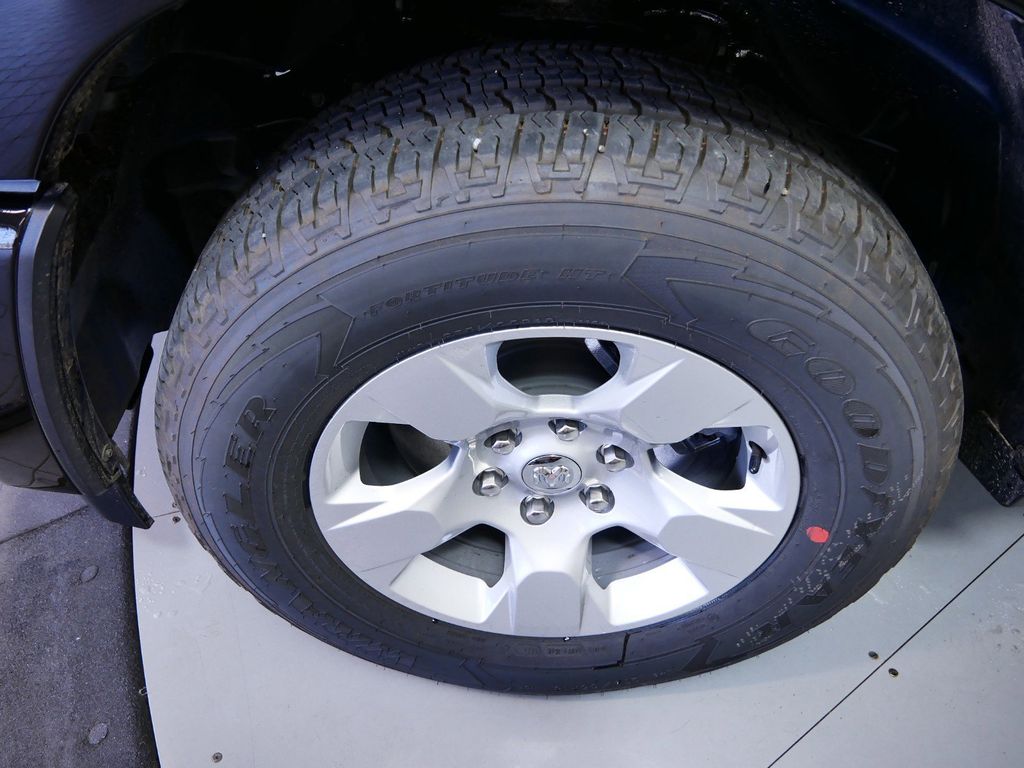 Thumbnail: 2025 RAM 1500 - 8