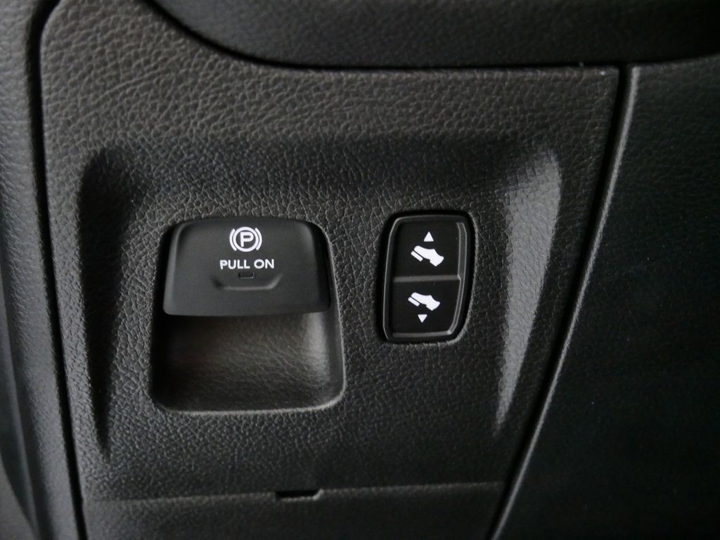 Thumbnail: 2025 RAM 1500 - 38