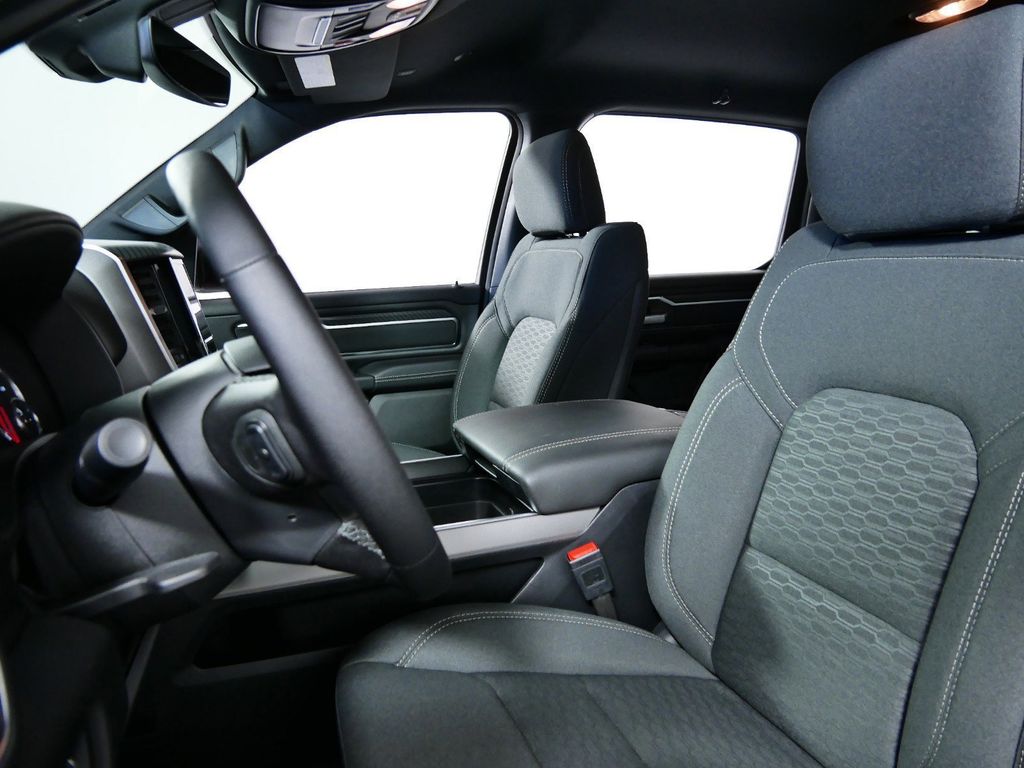 Thumbnail: 2025 RAM 1500 - 33