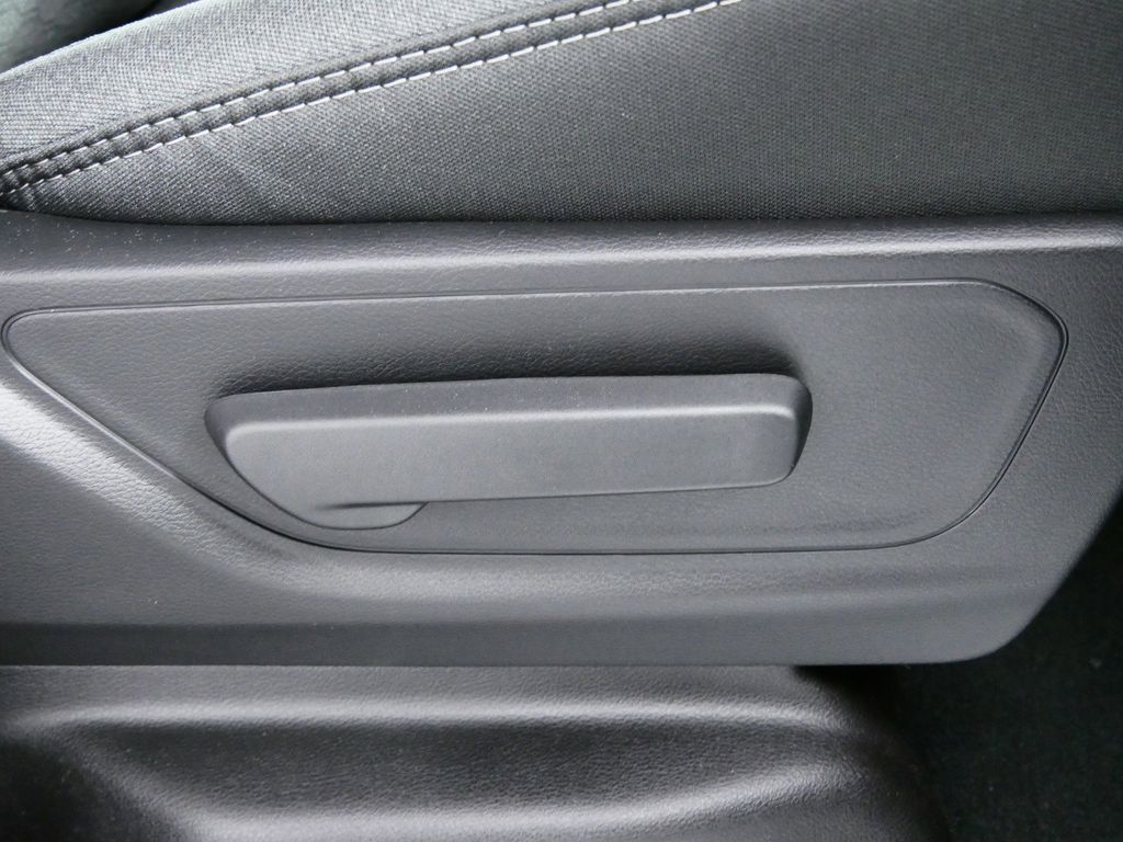 Thumbnail: 2025 RAM 1500 - 28