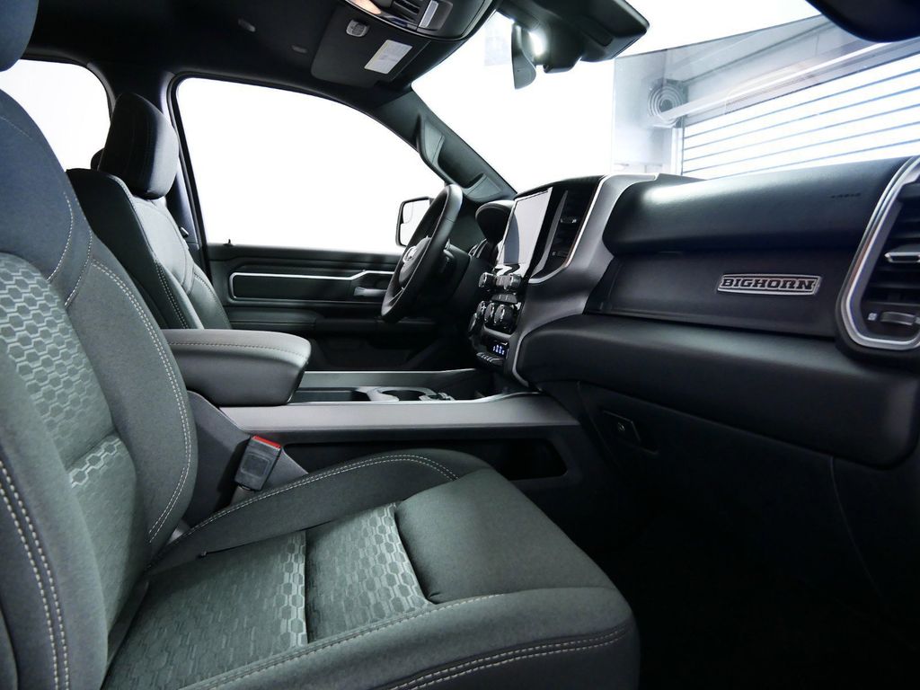 Thumbnail: 2025 RAM 1500 - 10