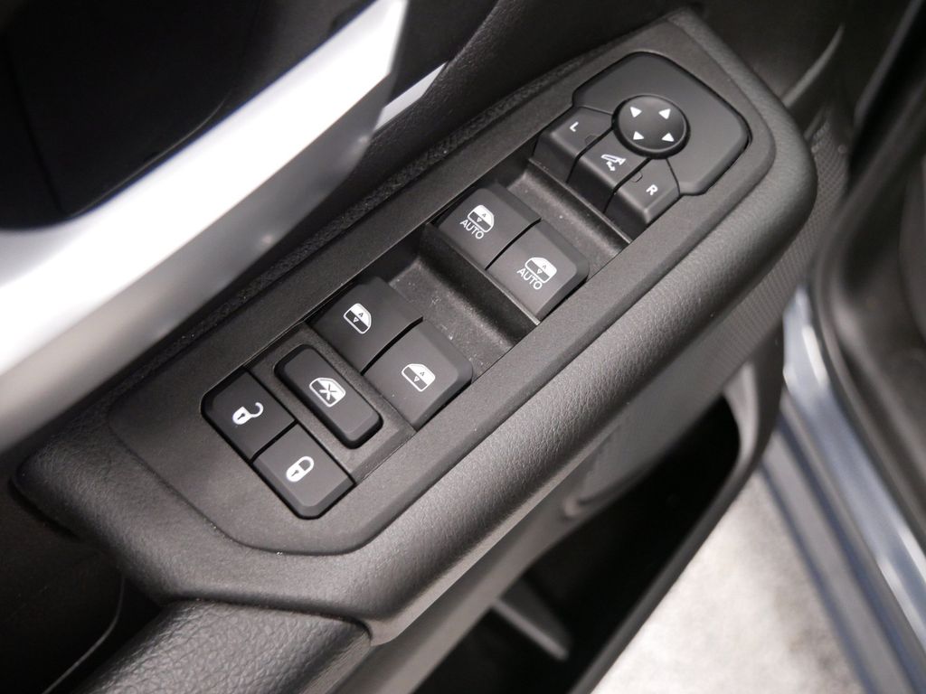 Thumbnail: 2026 RAM 1500 - 18