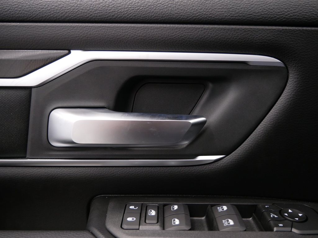 Thumbnail: 2026 RAM 1500 - 20