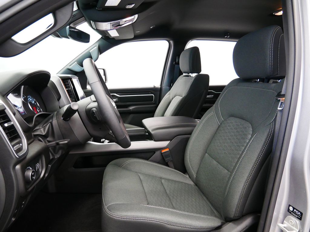 Thumbnail: 2025 RAM 1500 - 9