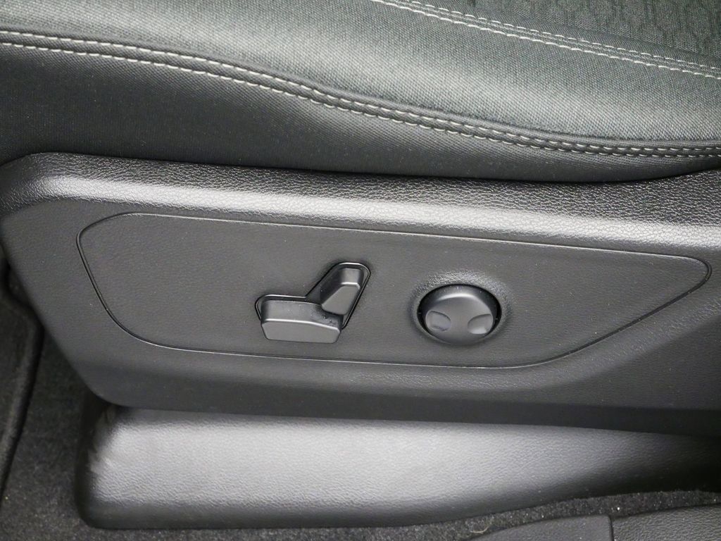 Thumbnail: 2025 RAM 1500 - 17