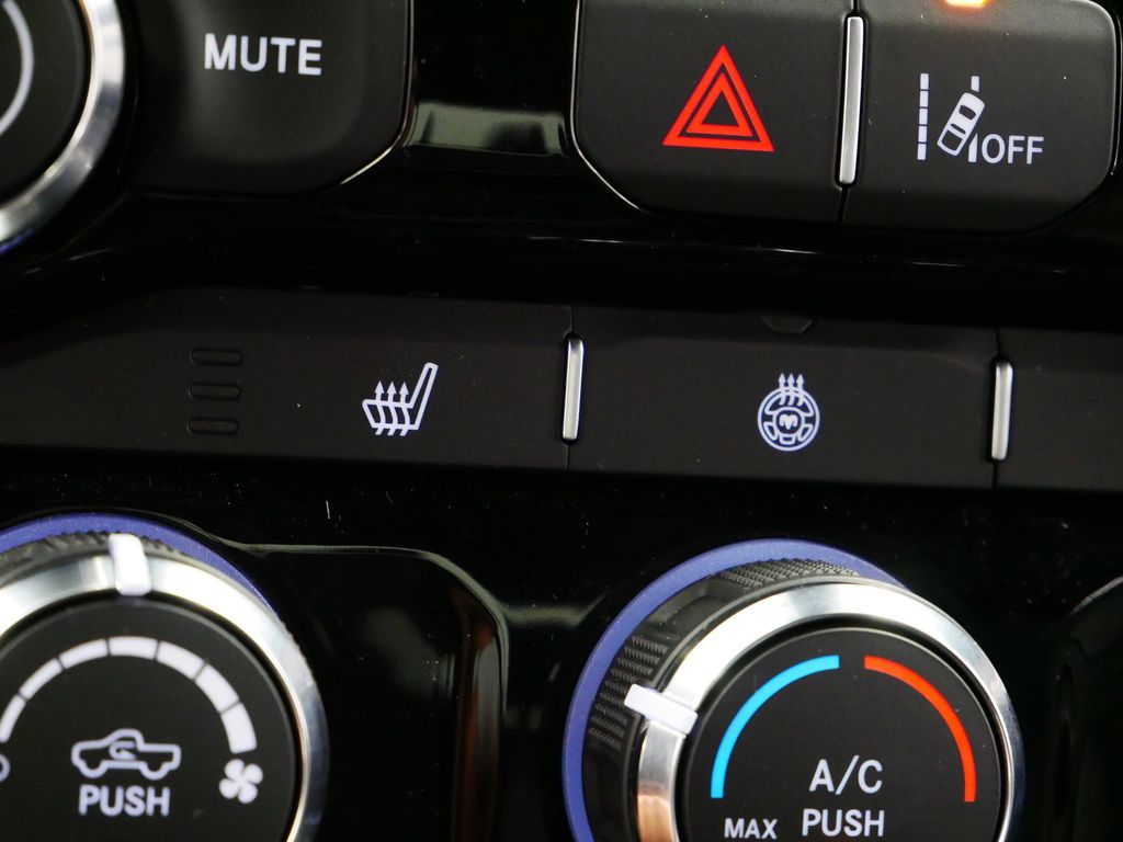 Thumbnail: 2025 RAM 1500 - 32