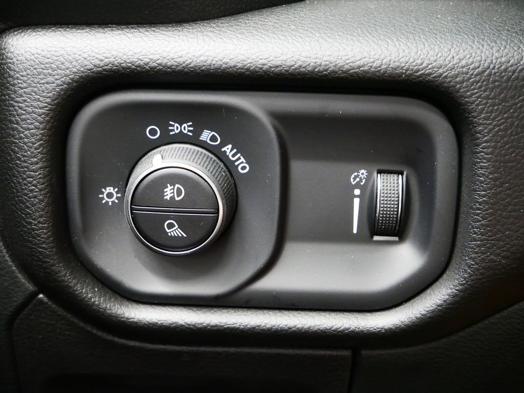 Thumbnail: 2025 RAM 1500 - 25