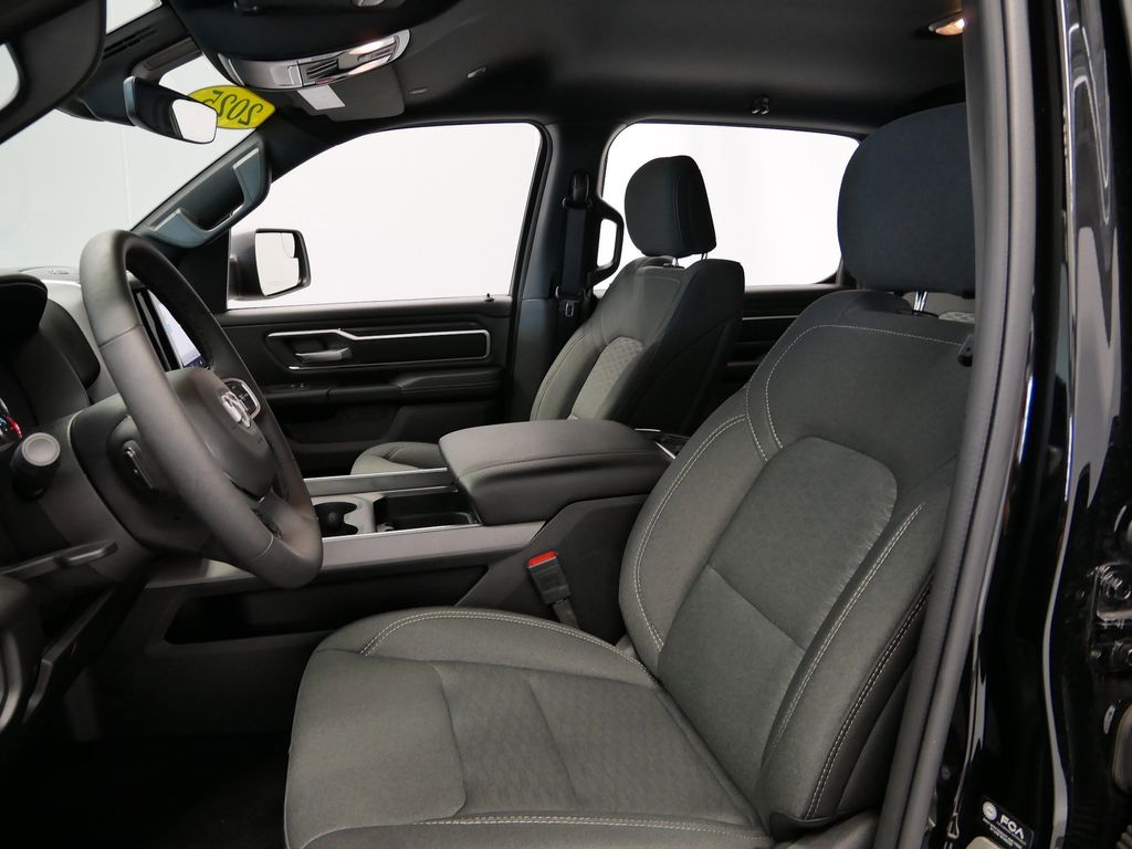 Thumbnail: 2025 RAM 1500 - 10