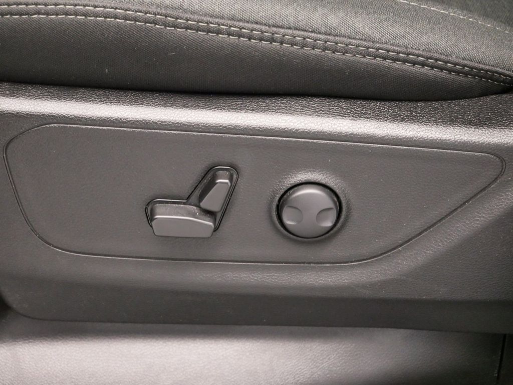 Thumbnail: 2025 RAM 1500 - 17